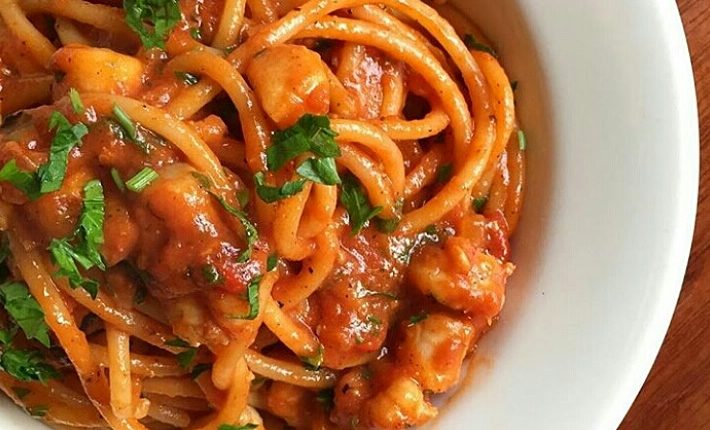 spaghettoni-al-ragu-di-seppie.jpg